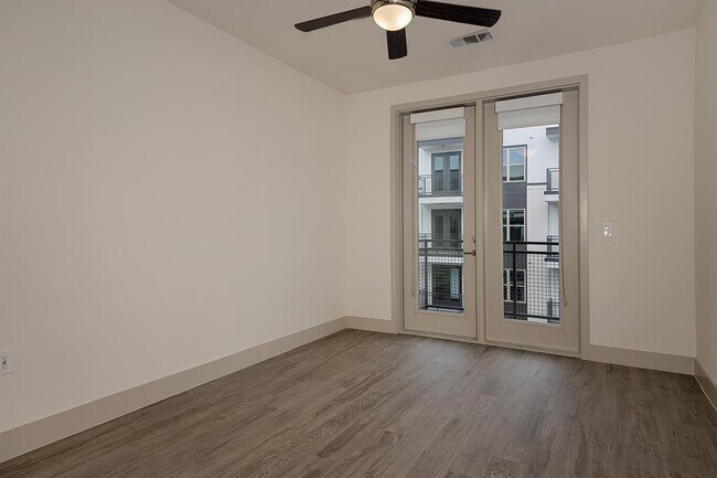 Building Photo - 8900 Six Pines Dr