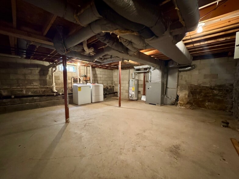 Building Photo - 16 Union St