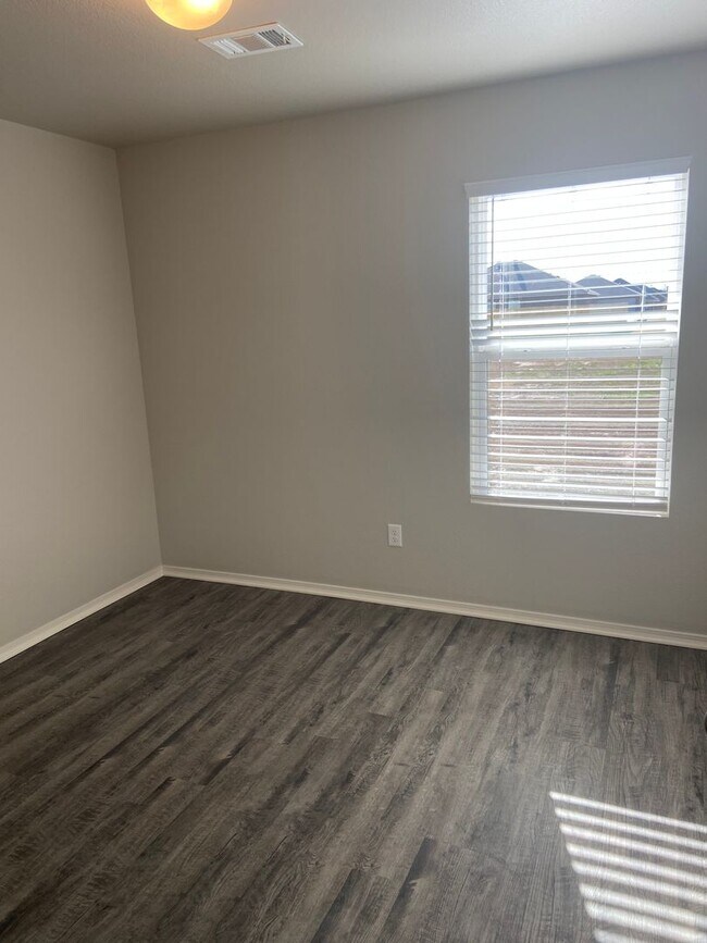 Building Photo - 3717 Keeneland Dr