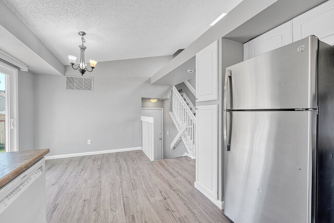 Building Photo - $2,595 - 3 Bed, 1 Bath Newly Renovated Hom...