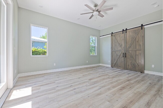 Building Photo - MODERN 4-BEDROOM TAMPA HOME | BUILT 2023 | FENCED YARD | PET FRIENDLY