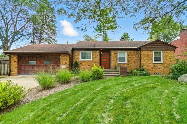 Building Photo - 712 Collegewood St