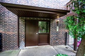Building Photo - 1305 Turtle Creek Cir