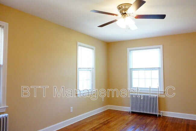 Building Photo - 812 Greenwood Cir