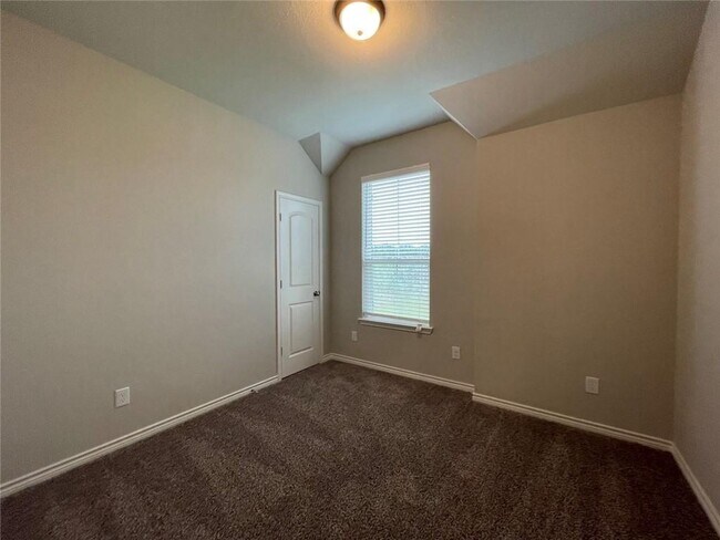 Building Photo - 806 Hollyhock Dr