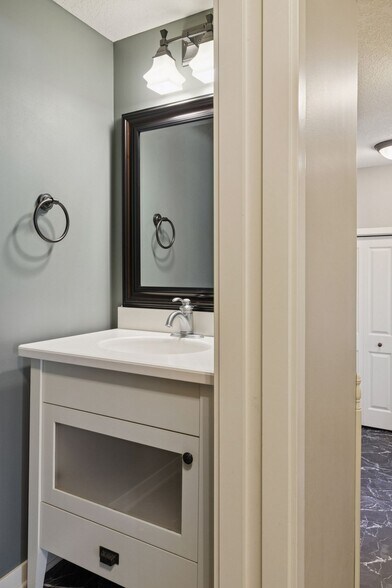 Building Photo - 14246 Garden Way N