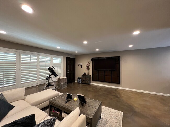 living room - 333 Newport Ave