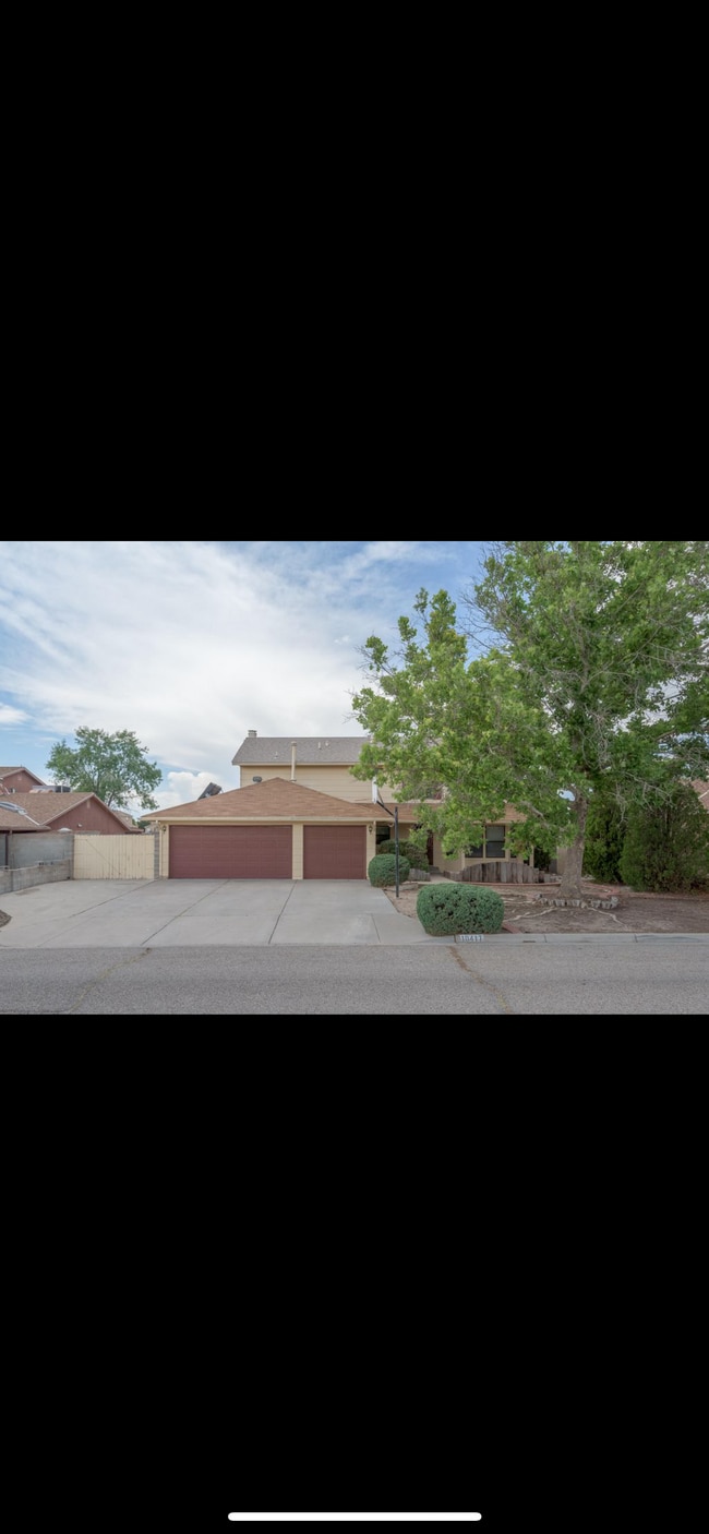 Building Photo - 10417 La Paz Dr