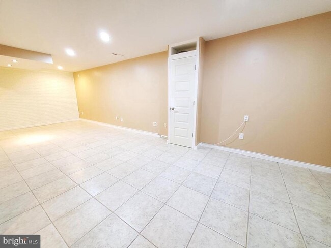 Building Photo - 15840 Buena Vista Dr