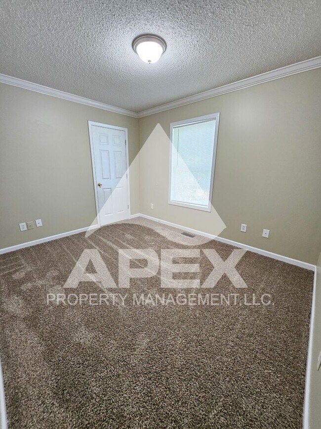 Building Photo - MOVE-IN SPECIAL!! NO RENT UNTIL APRIL! - 3 Bd | 2 Ba Top Floor Condo in West Knoxville!