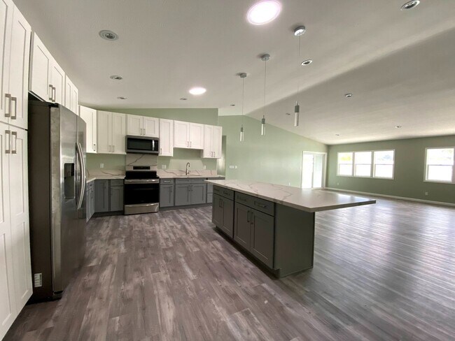 Building Photo - Loihi Place 45-536