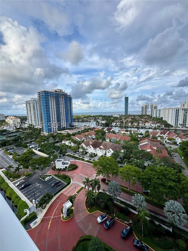Building Photo - 19500 Turnberry Way