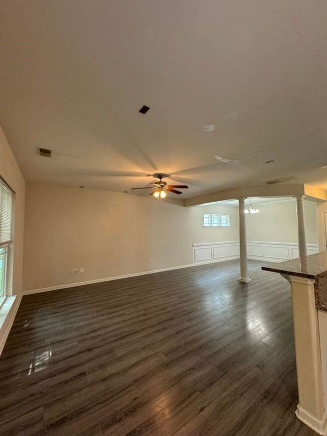 Building Photo - 670 Summer Hill Way