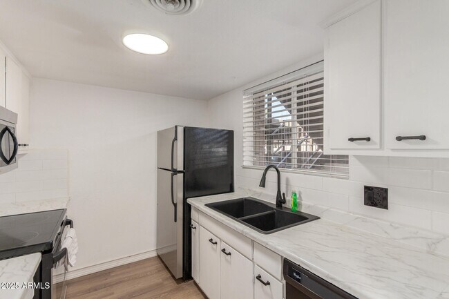 Building Photo - 4701 N 68th St