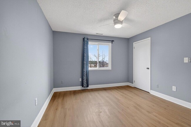 Building Photo - 304 Aspen Dr