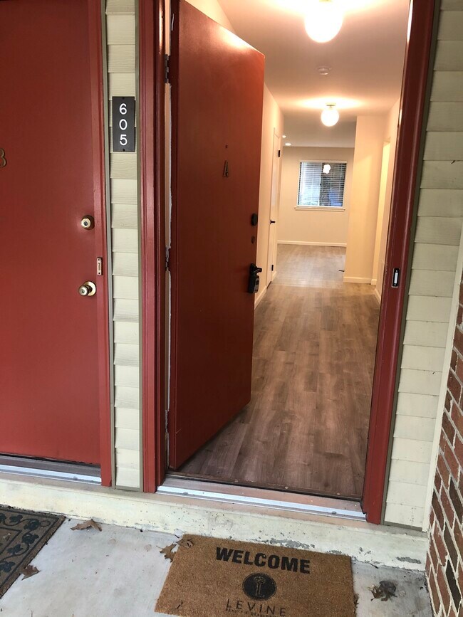 Front Entrance - 605A Cypress Point Cir