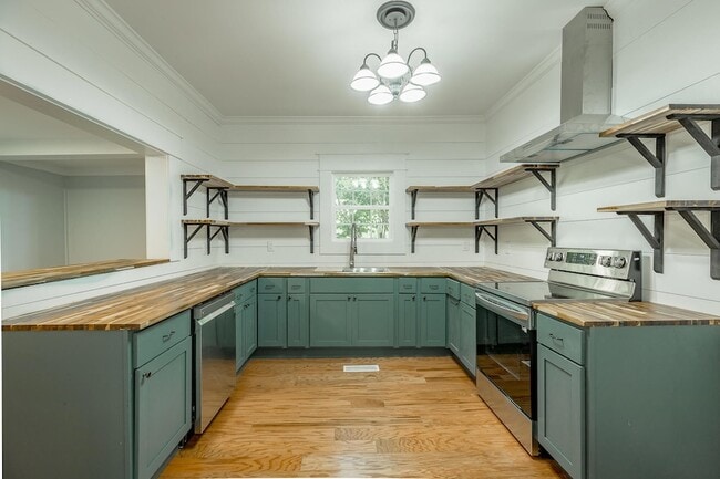 Building Photo - 671 Tremont Pl