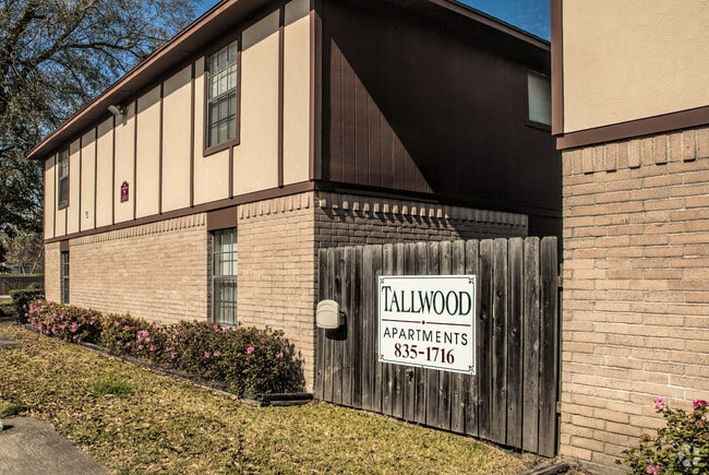 Building Photo - 645-685 E Lavaca St