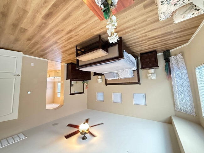 Building Photo - 1928 W Spur Dr