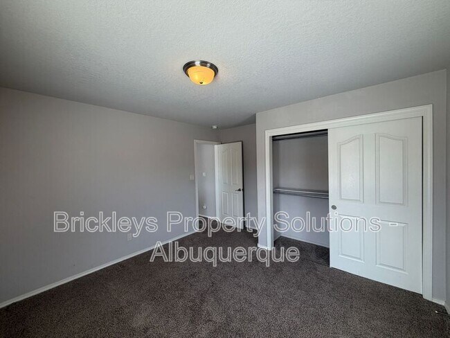Building Photo - 7420 Tangerine Ct NE