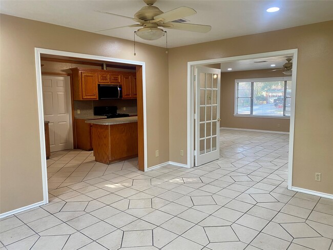 Building Photo - 7868 Broadview Dr