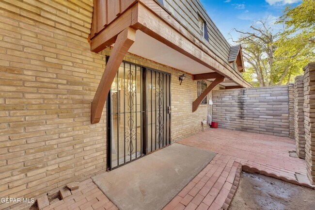 Building Photo - 350 Thunderbird Dr