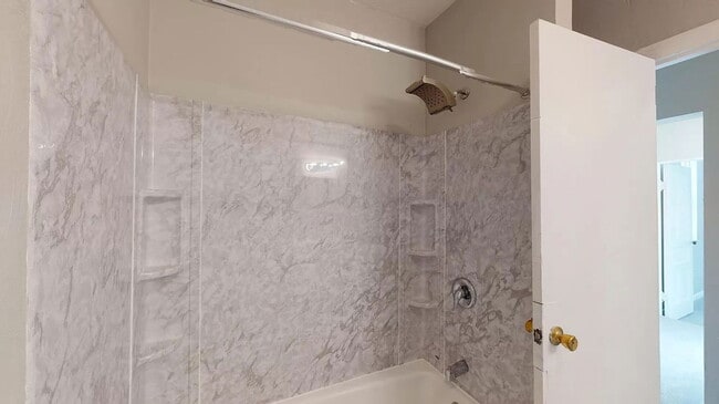 Building Photo - 2824 Salisbury St