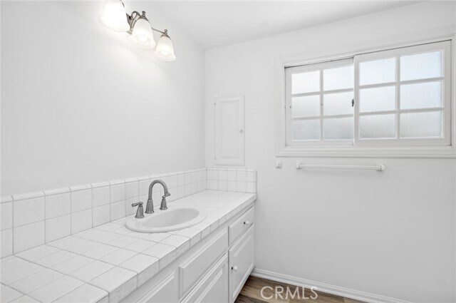 Building Photo - 121 Onyx Ave