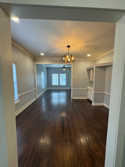 Building Photo - 5639 Santa Fe Ave