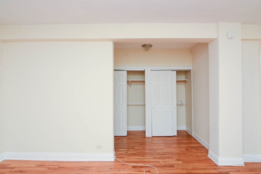 Building Photo - 1350 N Dearborn St