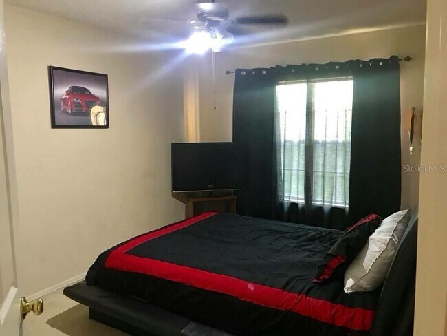 Building Photo - 1142 Lake Biscayne Way