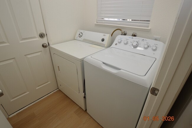 Building Photo - 1925 Ann Greta Dr