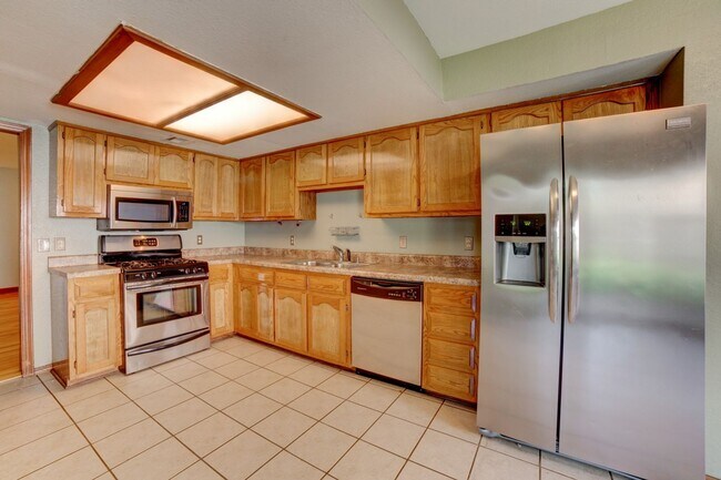 Building Photo - Fantastic Broken Arrow property now up for rent