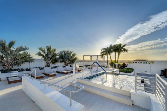 Building Photo - 155 E Boca Raton Rd