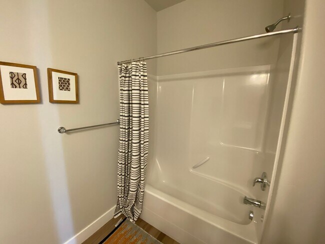 Building Photo - Lakefront at Vineyard Town Center Condo