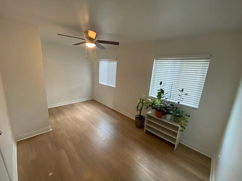 Building Photo - 11921 Hayford St