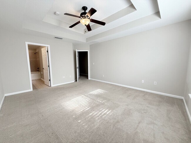 Building Photo - BEAUTIFUL 3/2.5 Hillcrest Townhome with ov...