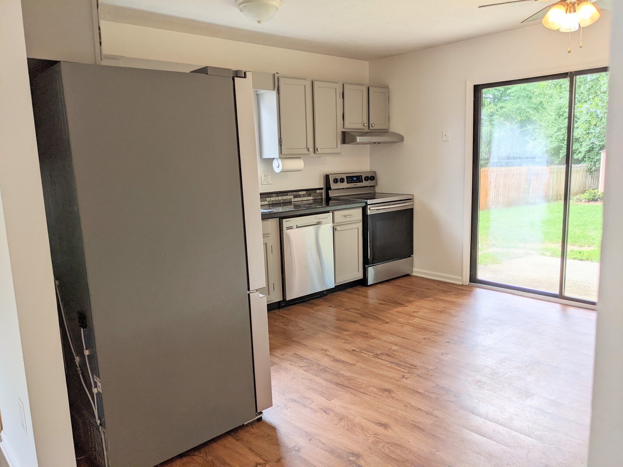 view of kitchen, entering from living room - 1649 Summerhill Dr