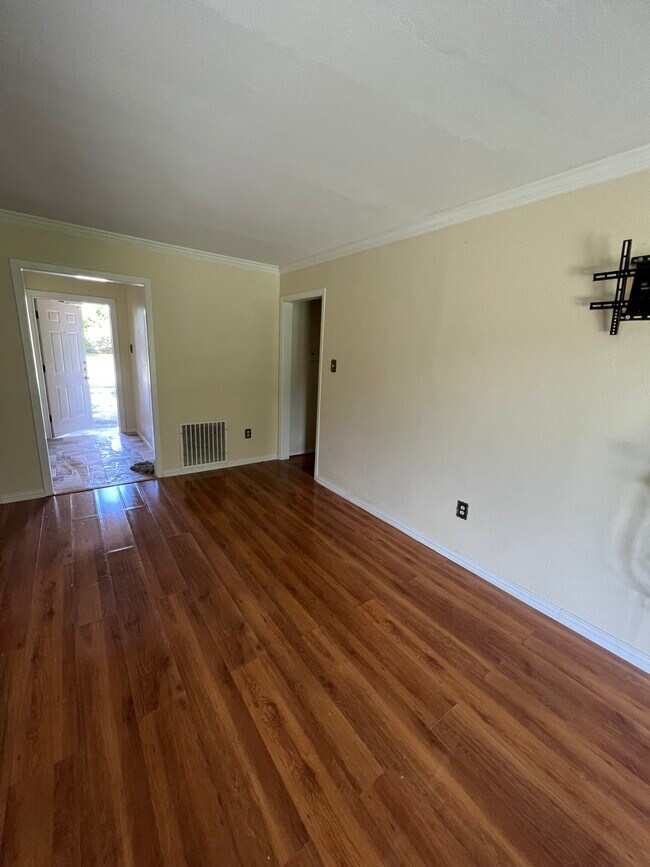 Building Photo - 705 Harold Ln