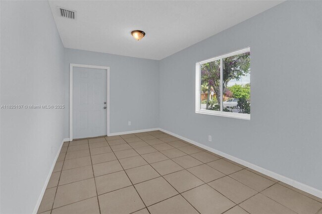 Building Photo - 1430 NW 27th Ave