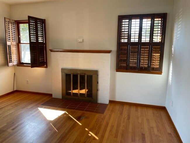 Building Photo - 3 bdr 2 bath Home on Huge lot.