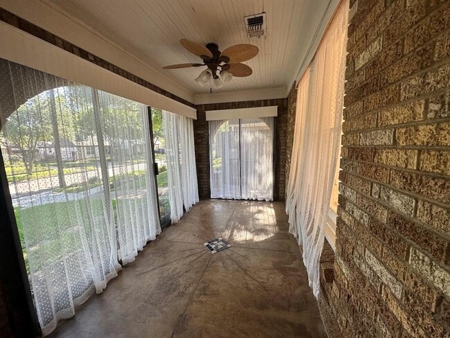 Building Photo - 6656 Sylvan Rd