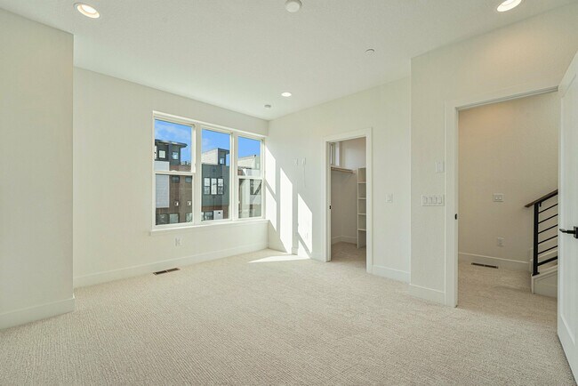 Building Photo - 2663 Nicholas Wy