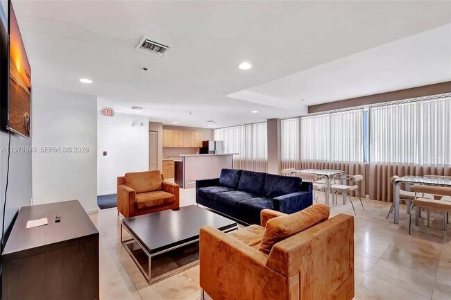 Building Photo - 2699 Tigertail Ave