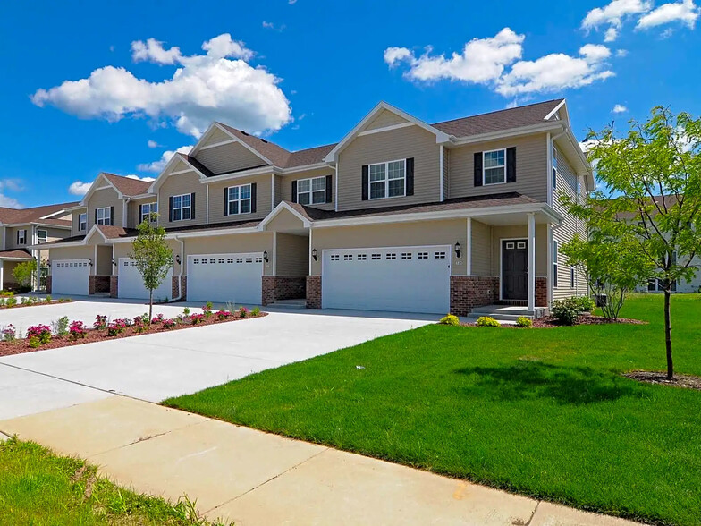 Primary Photo - Lakeside Townhomes