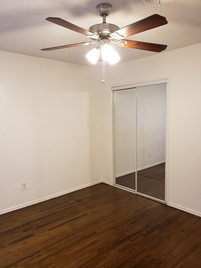 Building Photo - Charming 2bdr Duplex in La Mesa Cul-de-Sac