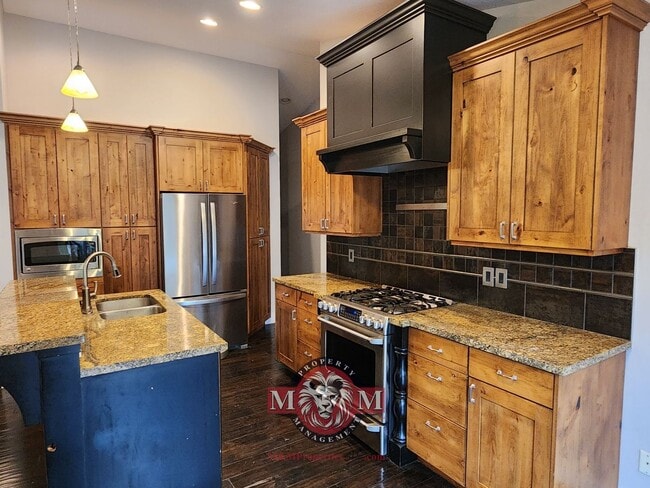 Building Photo - Remodeled 5 Bd Home in Midvale