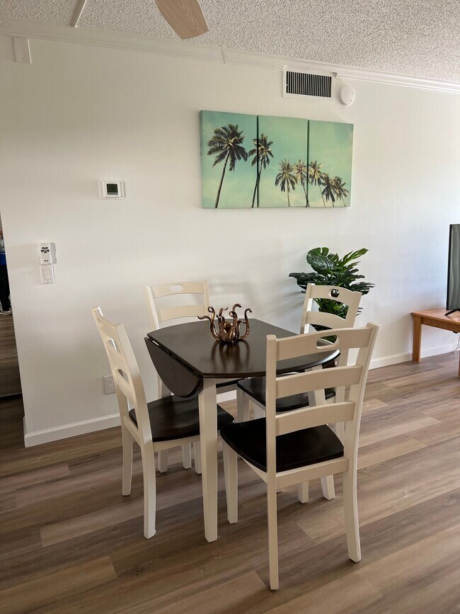 Building Photo - 6180 Sun Blvd