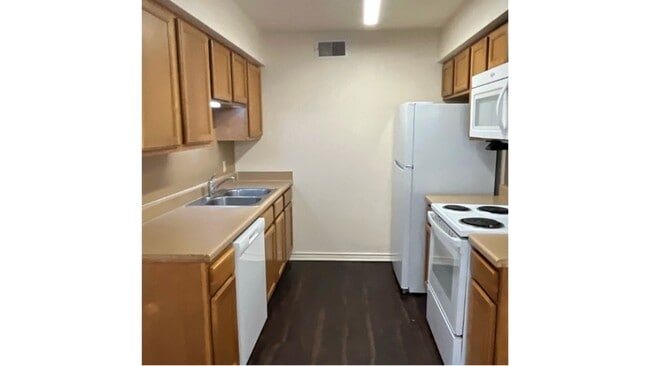 Building Photo - 2050 S Byrd Ave