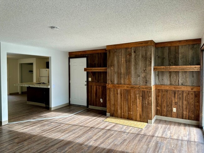 Building Photo - Spacious 3bdrm, 1bath Apt in Moyina Heights